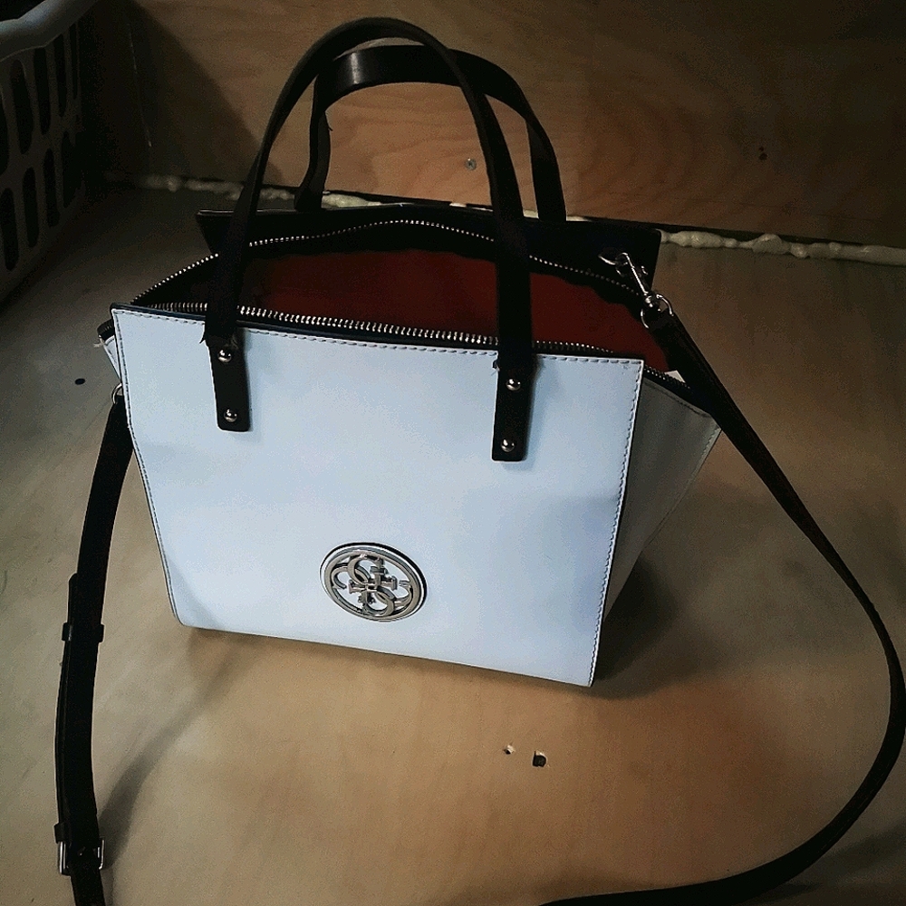 White/Navy Guess Bag